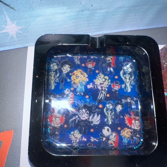 Ashtrays - Picture 11 of 11